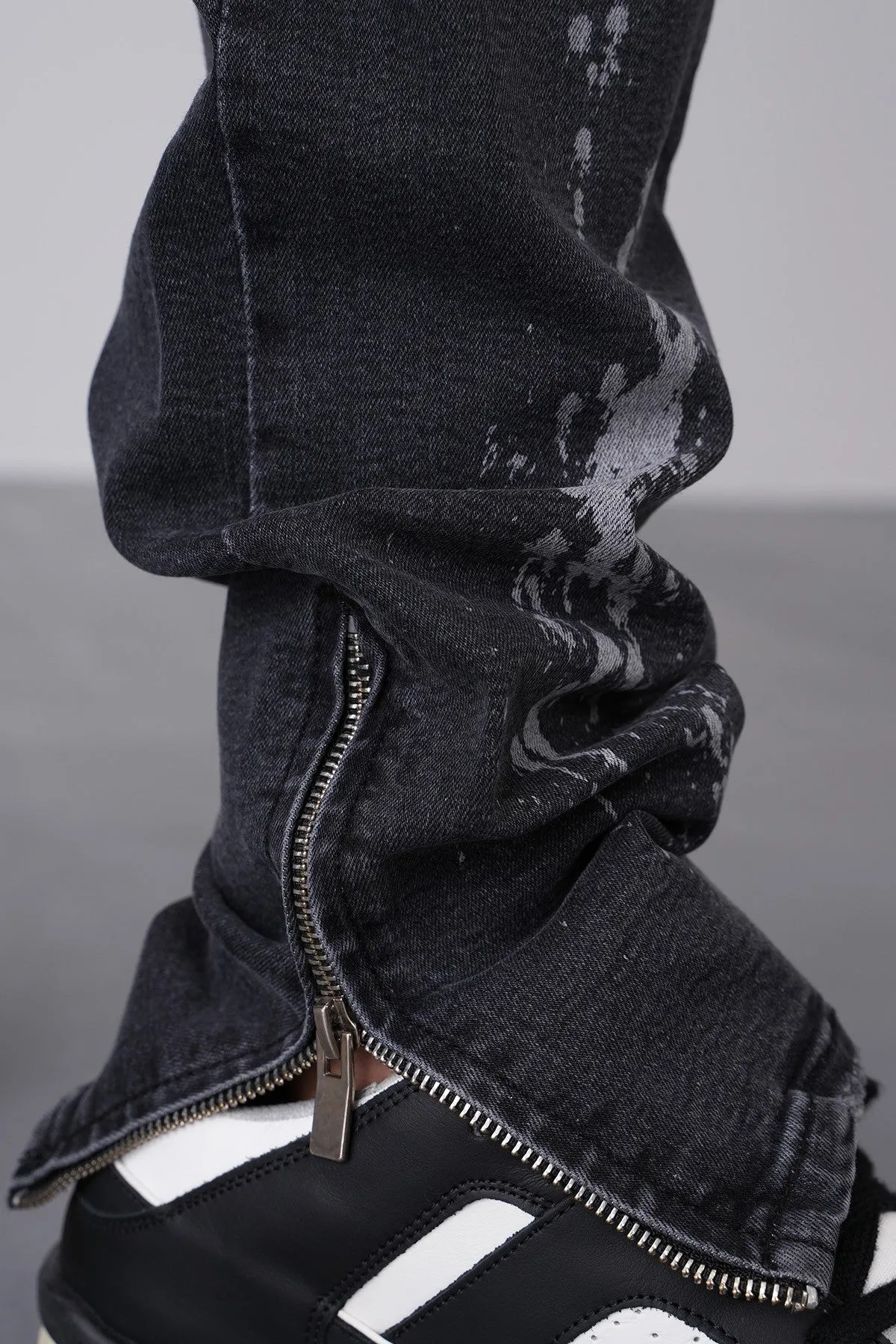THE BROOKLYN ZIPPED DENIM