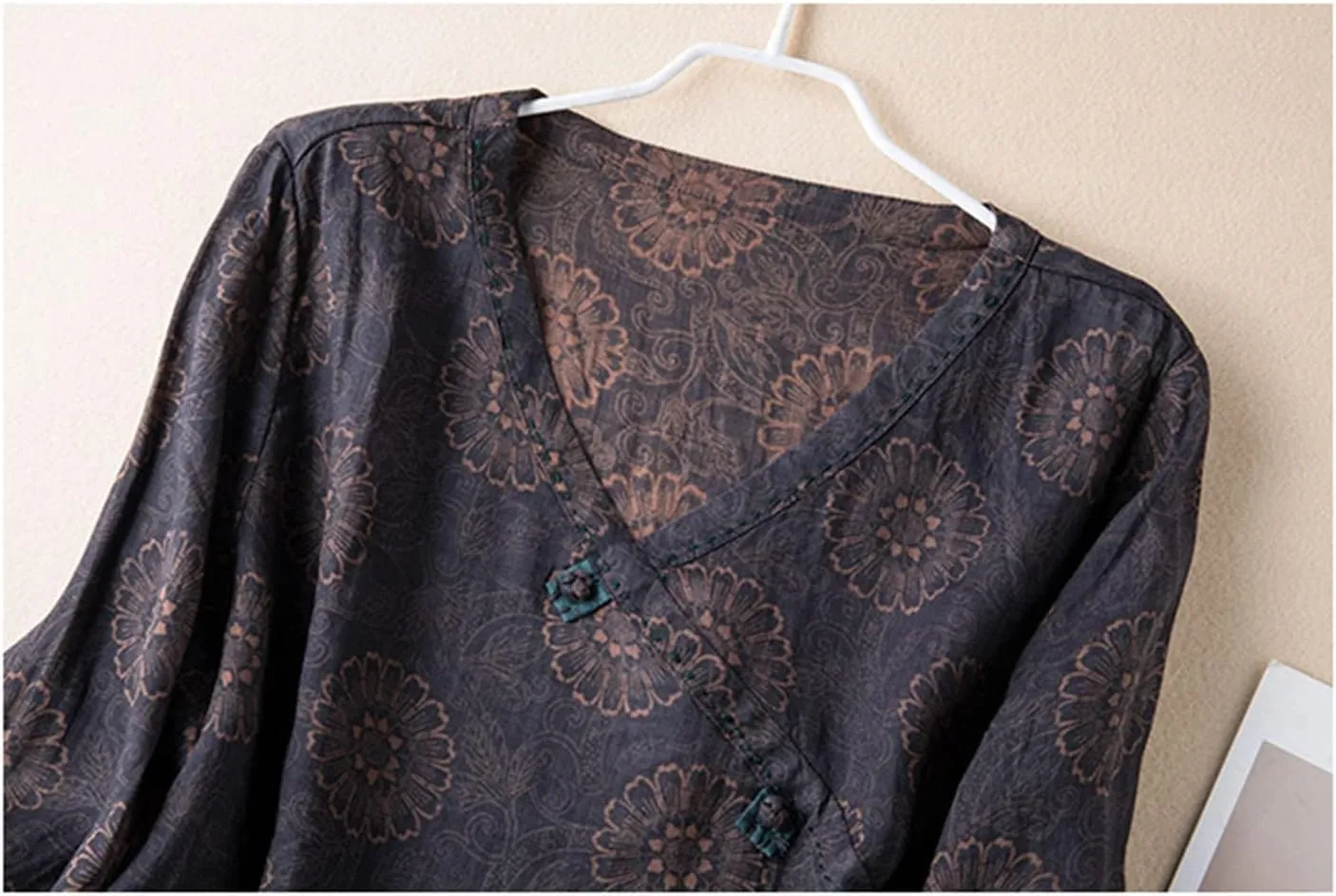 Women Cotton Linen Chinese Vintage Wrap V-Neck Tops Summer Long Sleeve Split Side Hem Casual Loose Flower Tee Shirts
